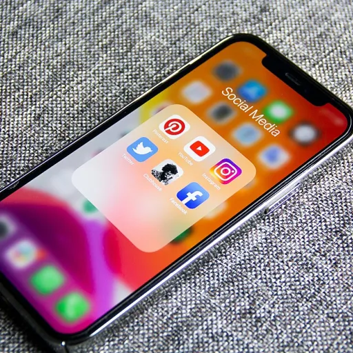 Pourquoi faire appel à un community manager freelance pour piloter votre visibilité digitale
